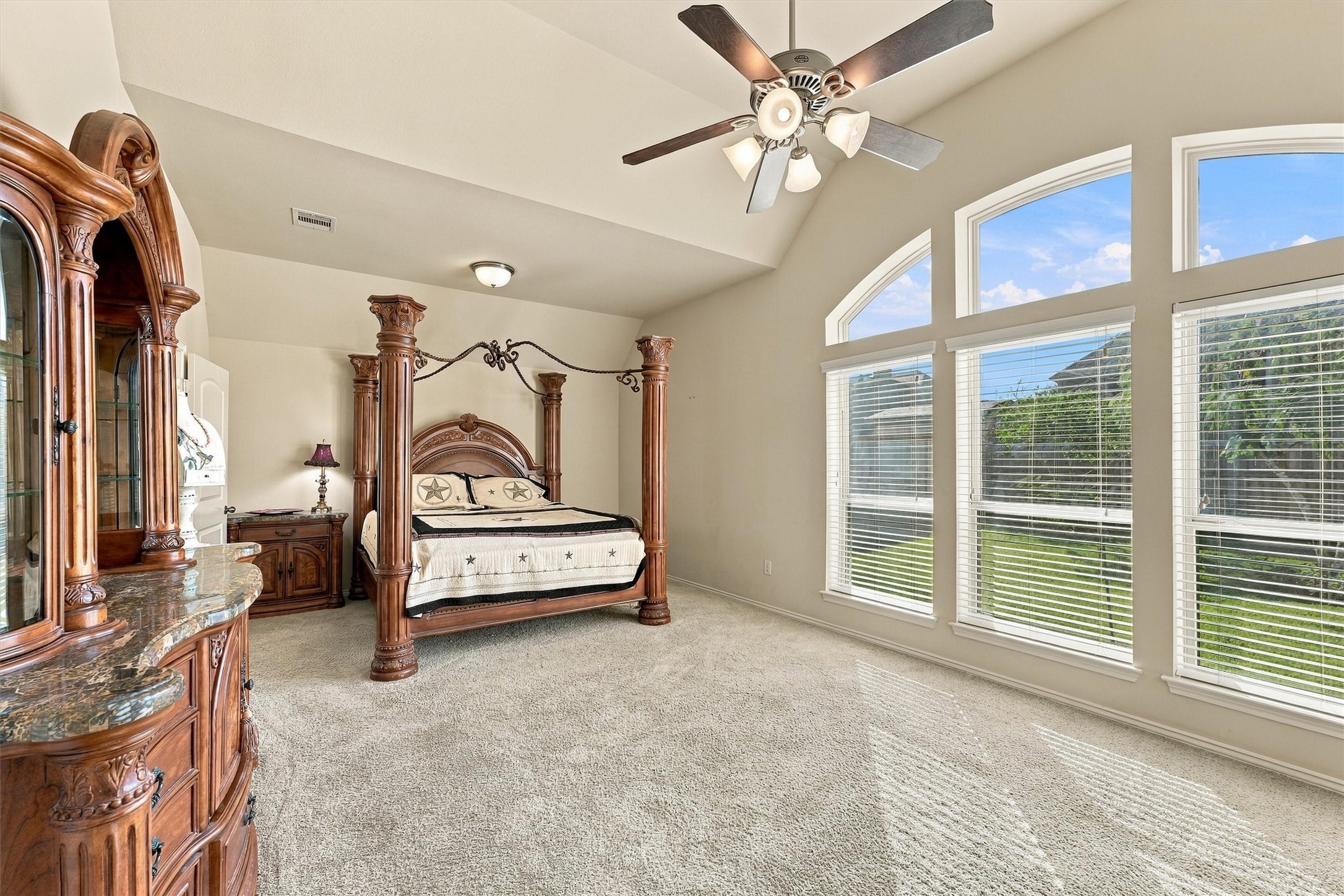 Super spacious primary bedroom big enough to accommodate a king size bed, oversized night stands and maybe a couch for reading at night.