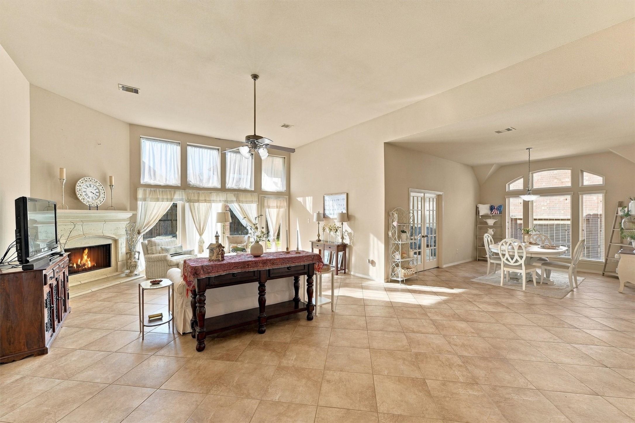 Extensive breakfast area close to the family room.