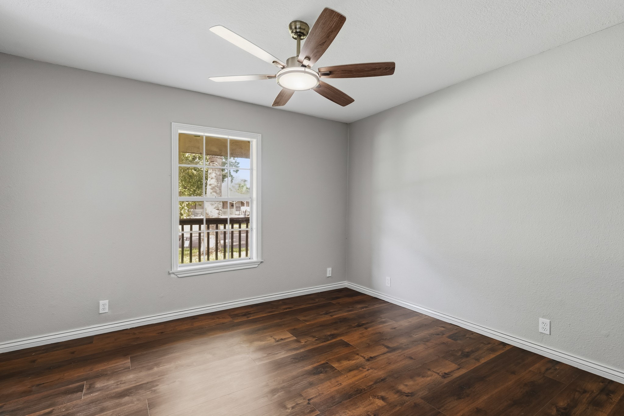 301 Azalea Street, Lake Jackson, TX 77566