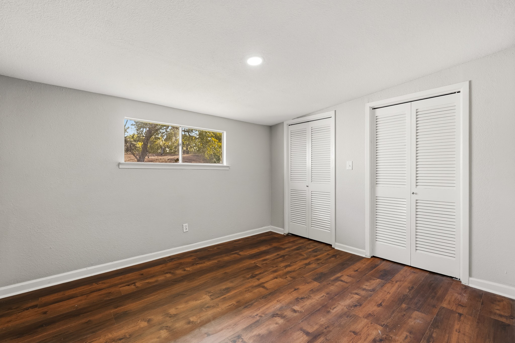301 Azalea Street, Lake Jackson, TX 77566