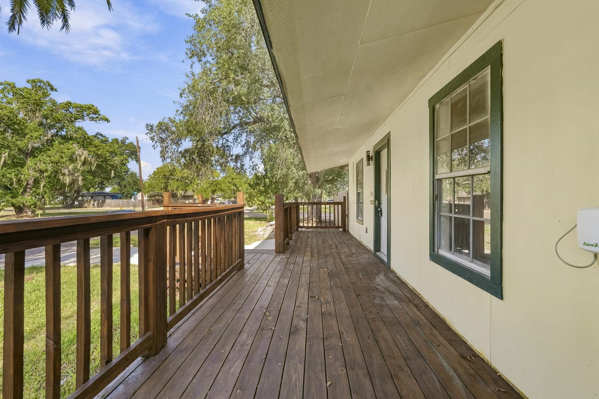 301 Azalea Street, Lake Jackson, TX 77566