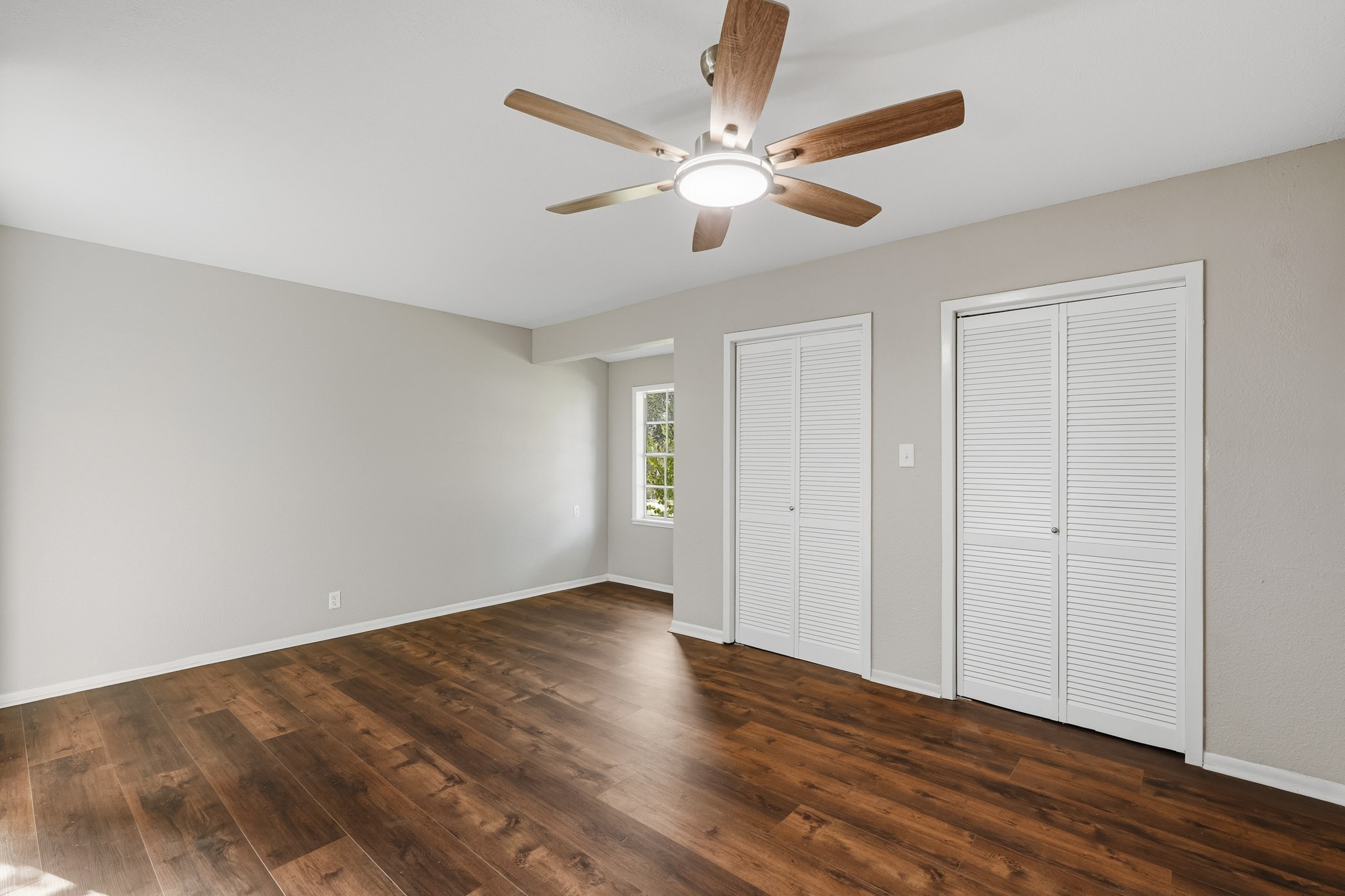 301 Azalea Street, Lake Jackson, TX 77566