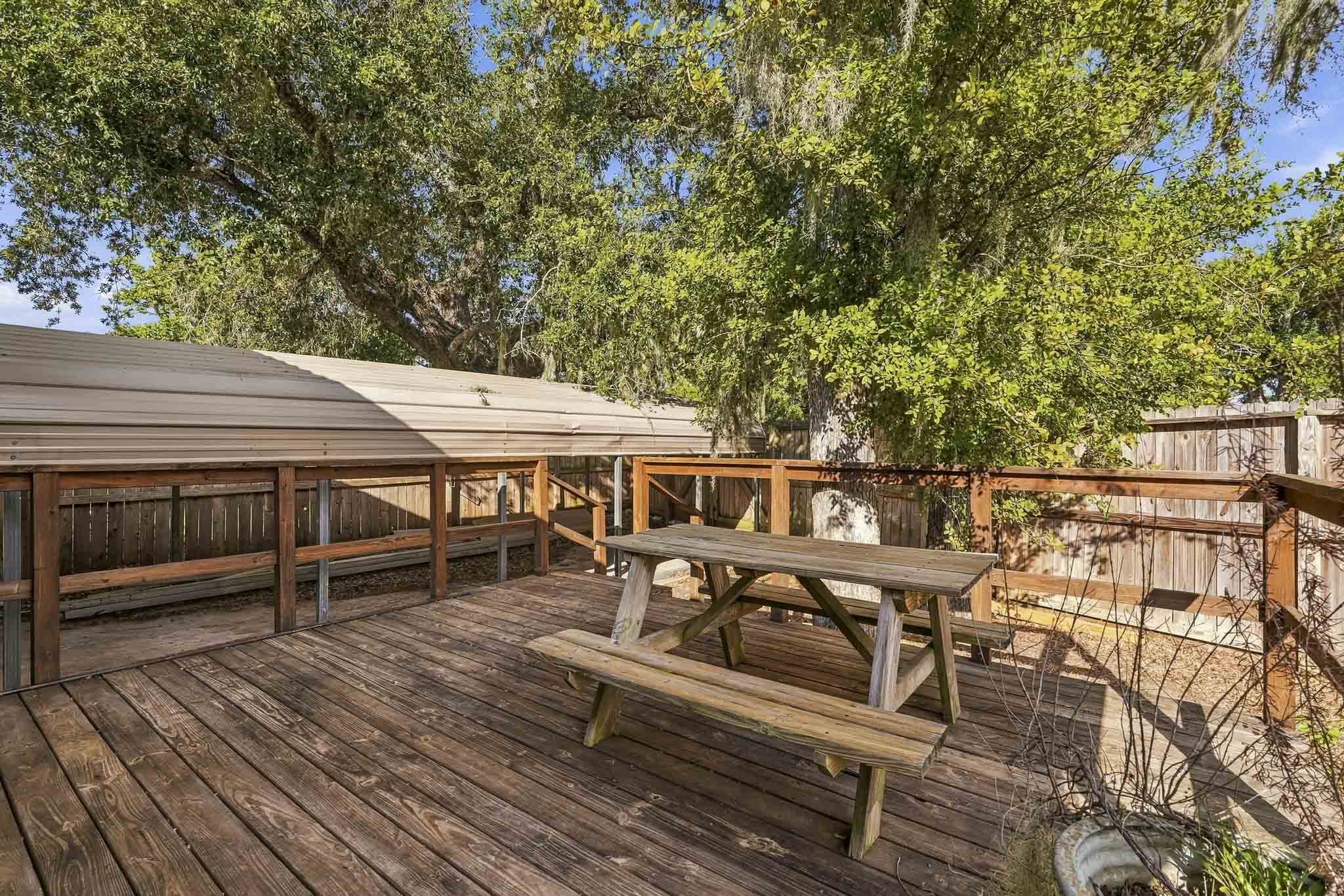 301 Azalea Street, Lake Jackson, TX 77566