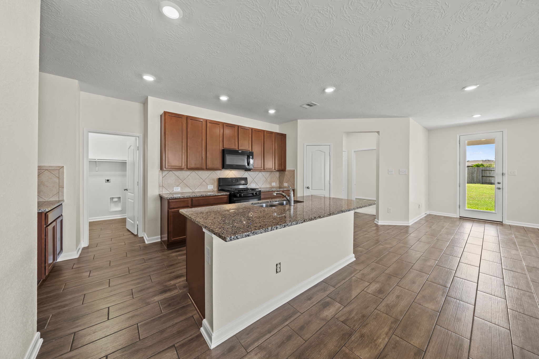 The open design keeps you connected to friends and family while preparing meals.