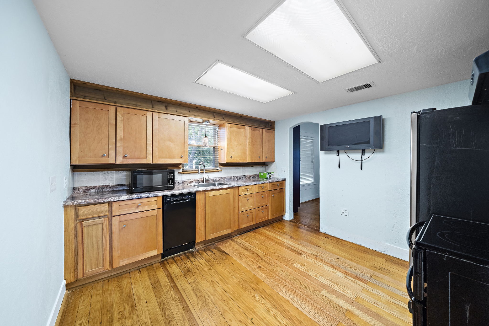 502 6th Avenue N, Texas City, TX 77590