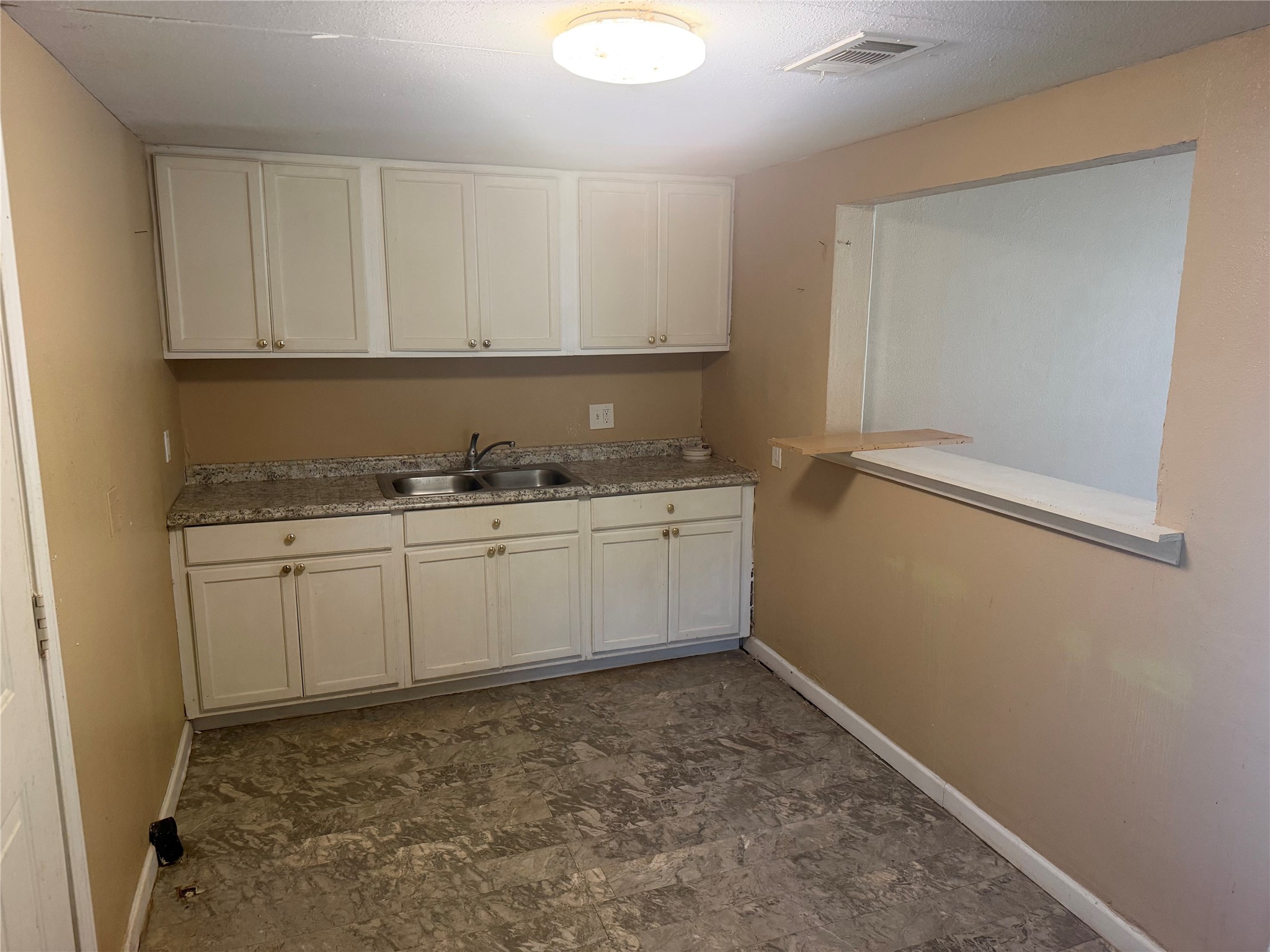 1510 W Talmage St Bypass, Alvin, TX 77511 1510 W Talmage St Bypass, Alvin, TX 77511
