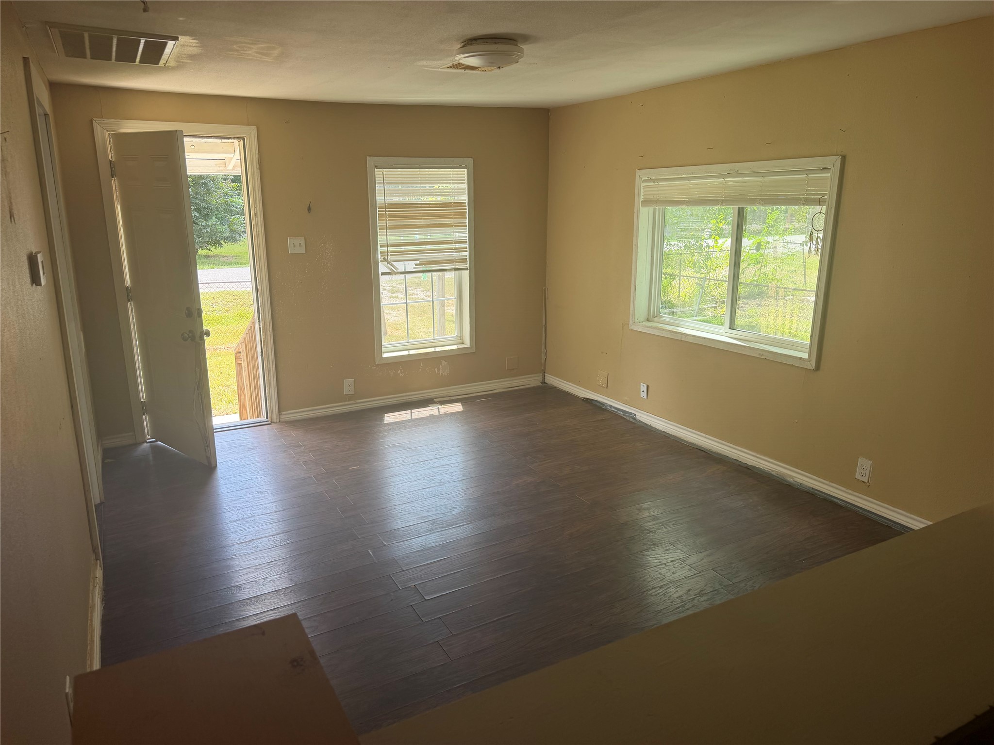 1510 W Talmage St Bypass, Alvin, TX 77511 1510 W Talmage St Bypass, Alvin, TX 77511