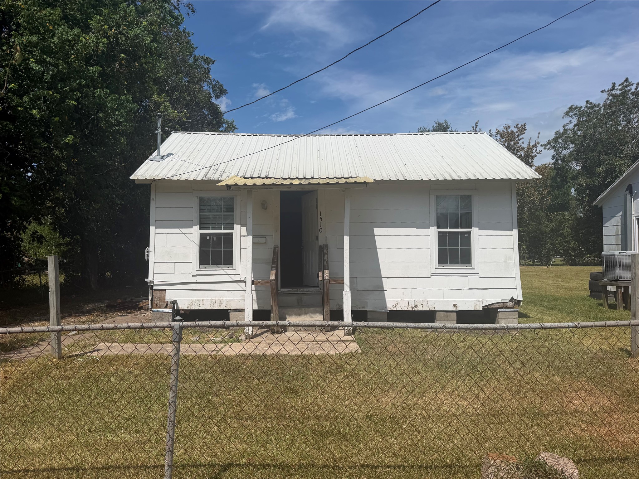 1510 W Talmage St Bypass, Alvin, TX 77511
