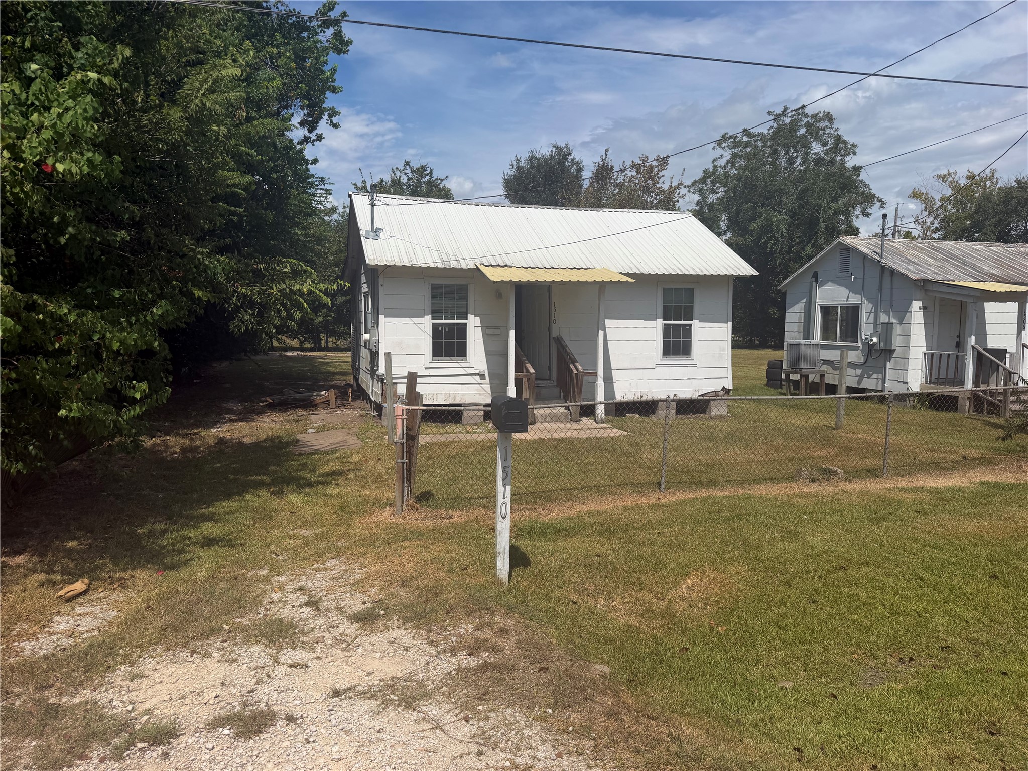 1510 W Talmage St Bypass, Alvin, TX 77511 1510 W Talmage St Bypass, Alvin, TX 77511