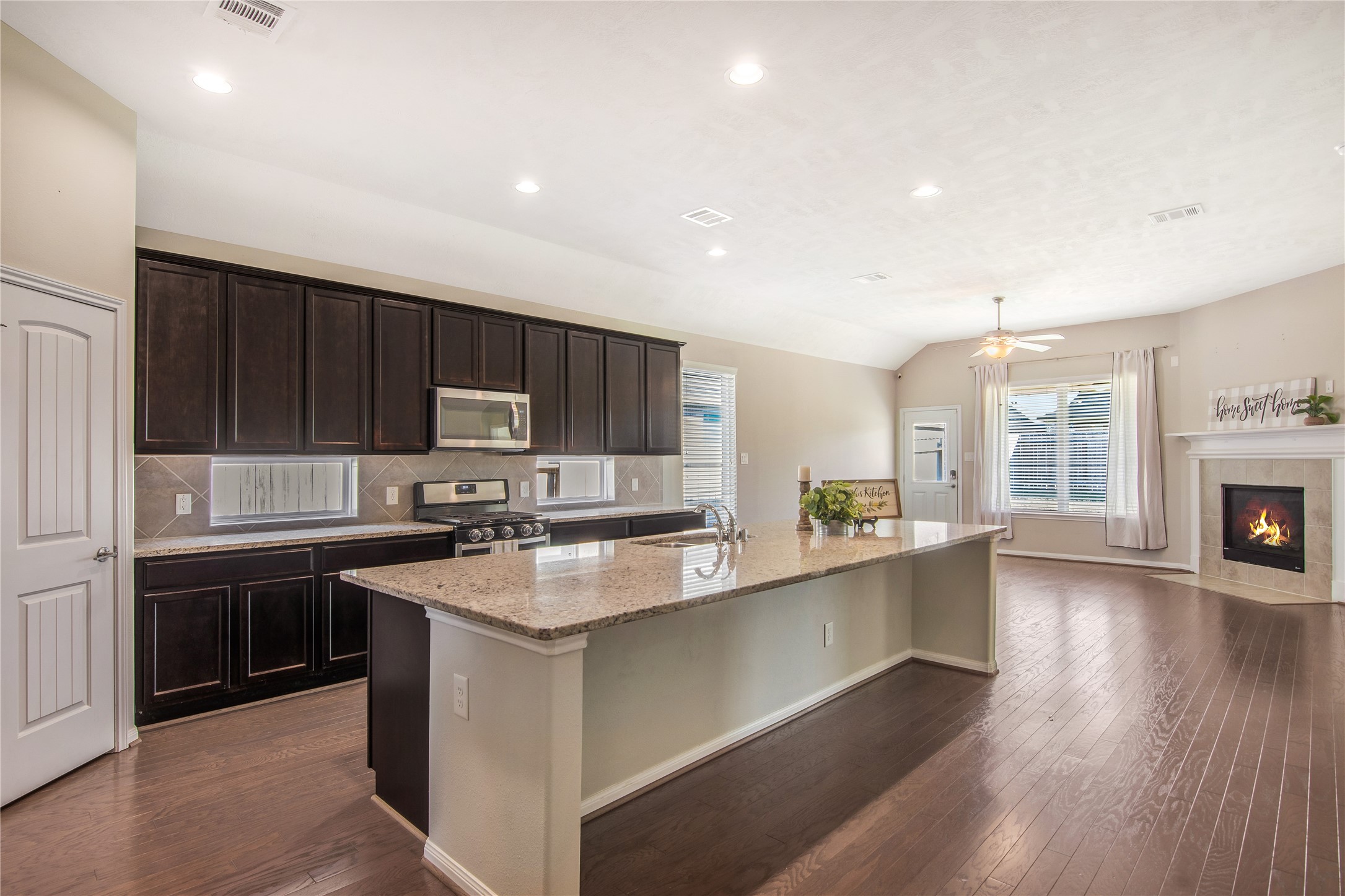 21670 Chokecherry Avenue, Porter, TX 77365