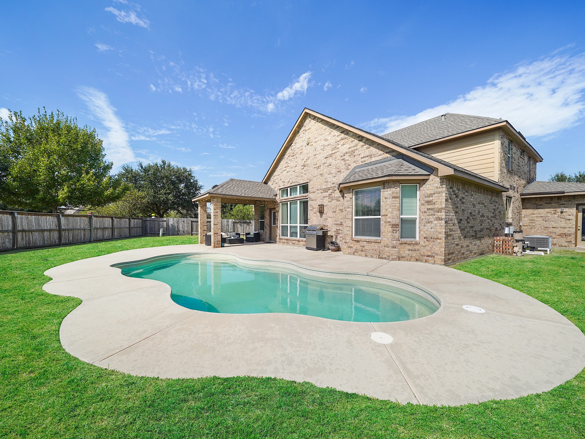 Picture a refreshing swim on a warm Texas afternoon or a peaceful moment beside the water as the day winds down. Your private pool brings the feeling of a getaway right to your own backyard.
