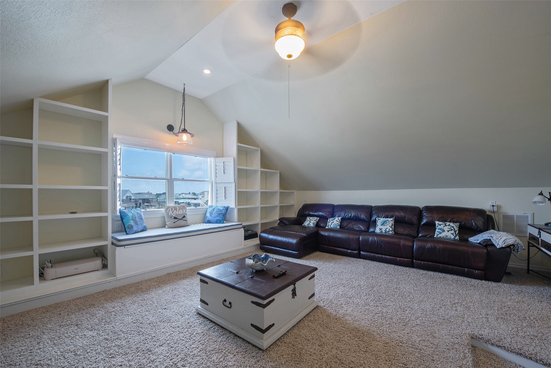 318 Sunset Circle, Tiki Island, TX 77554