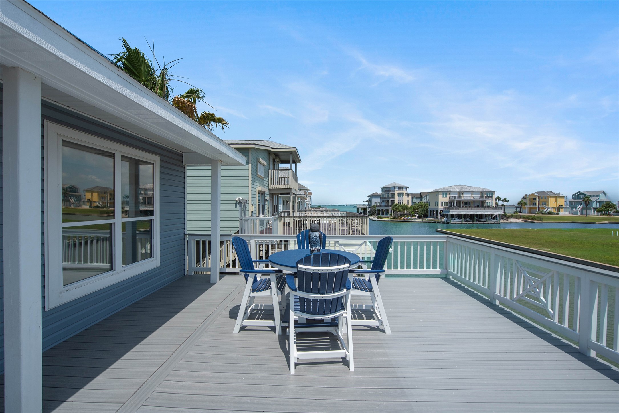 318 Sunset Circle, Tiki Island, TX 77554