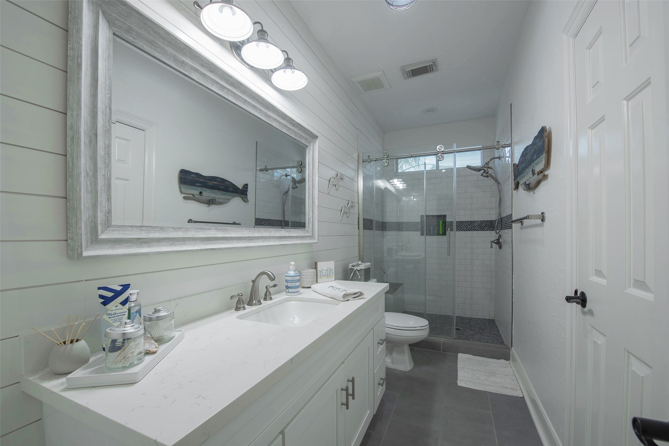 318 Sunset Circle, Tiki Island, TX 77554