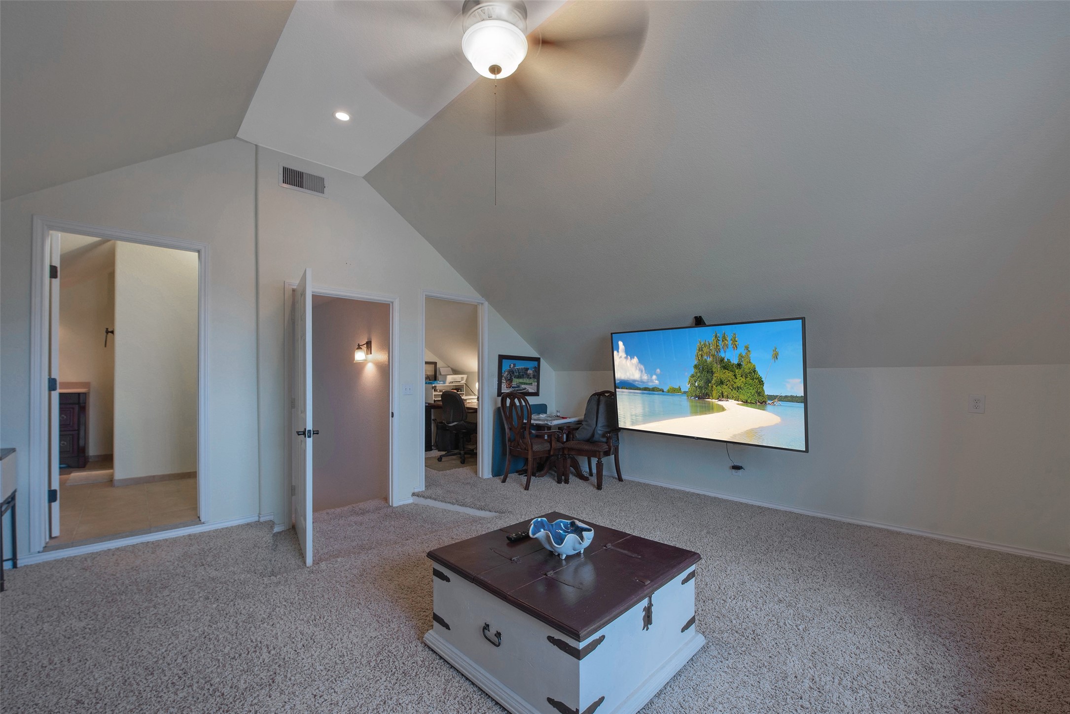 318 Sunset Circle, Tiki Island, TX 77554
