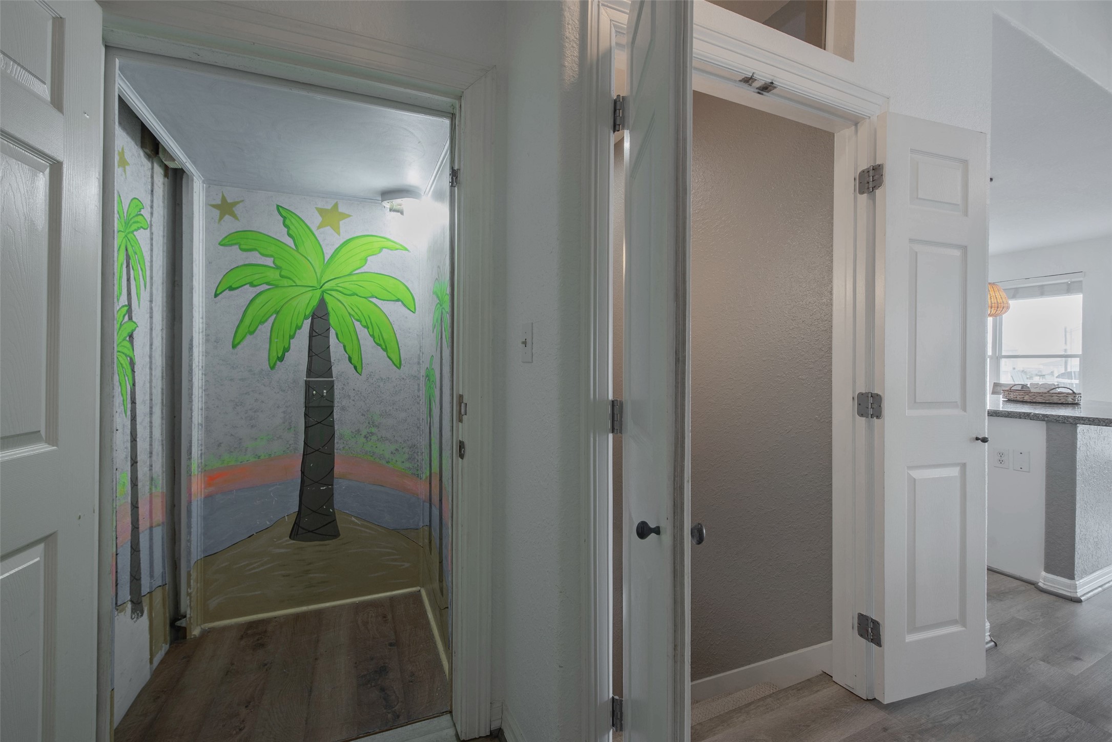 318 Sunset Circle, Tiki Island, TX 77554