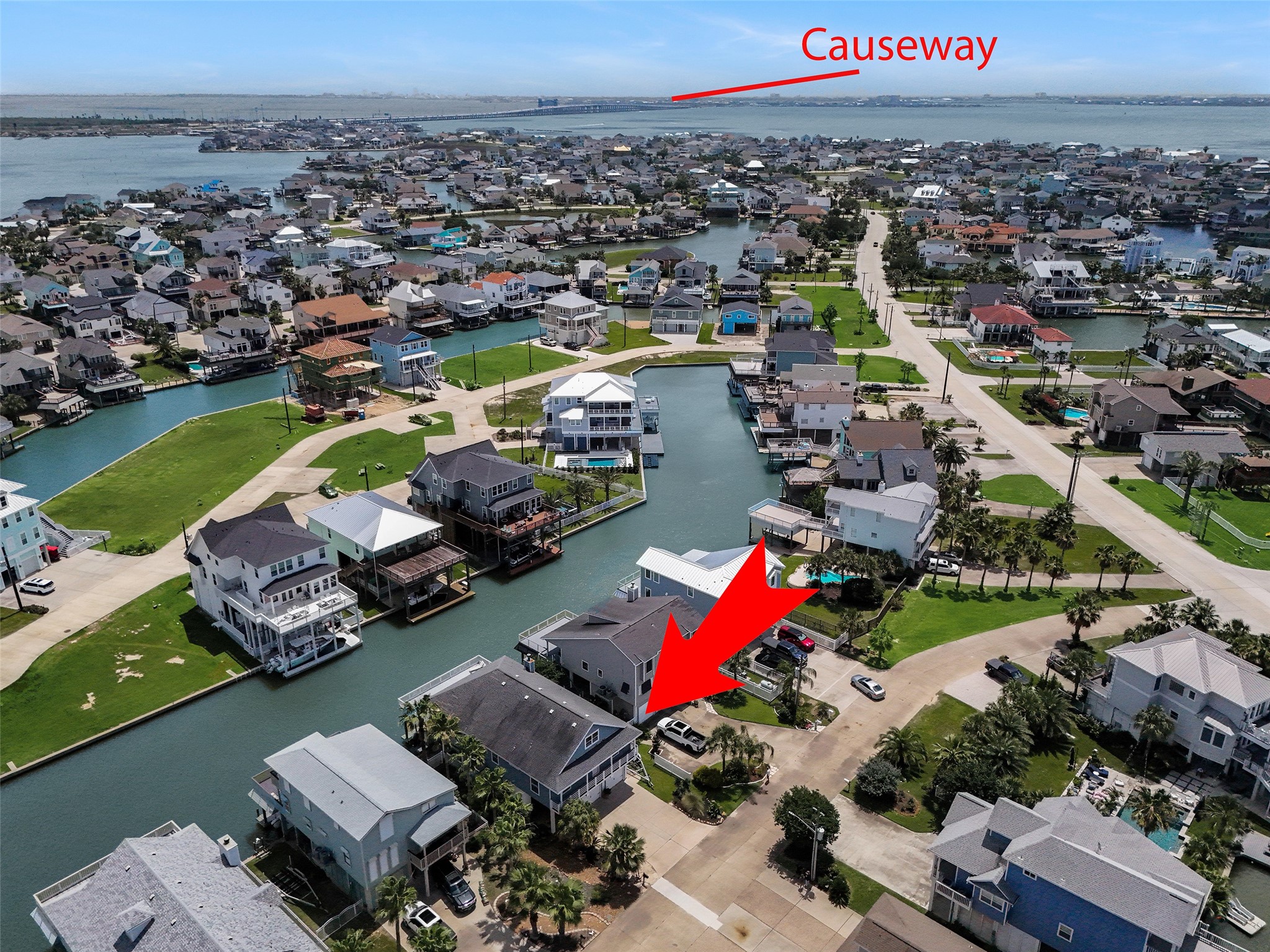 318 Sunset Circle, Tiki Island, TX 77554
