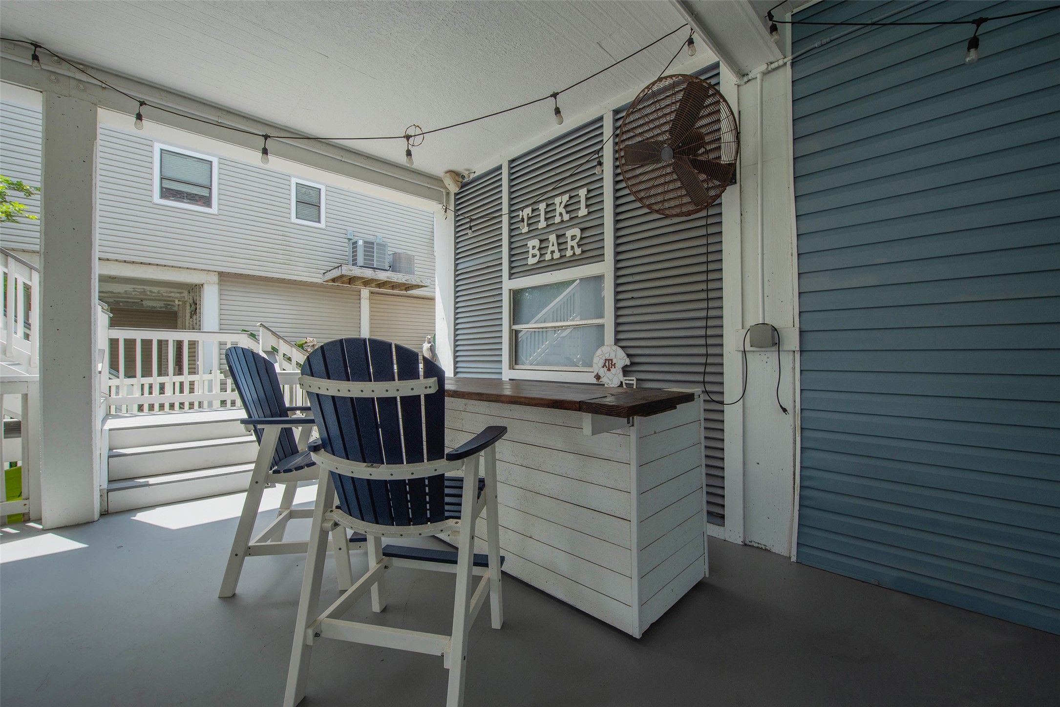 318 Sunset Circle, Tiki Island, TX 77554