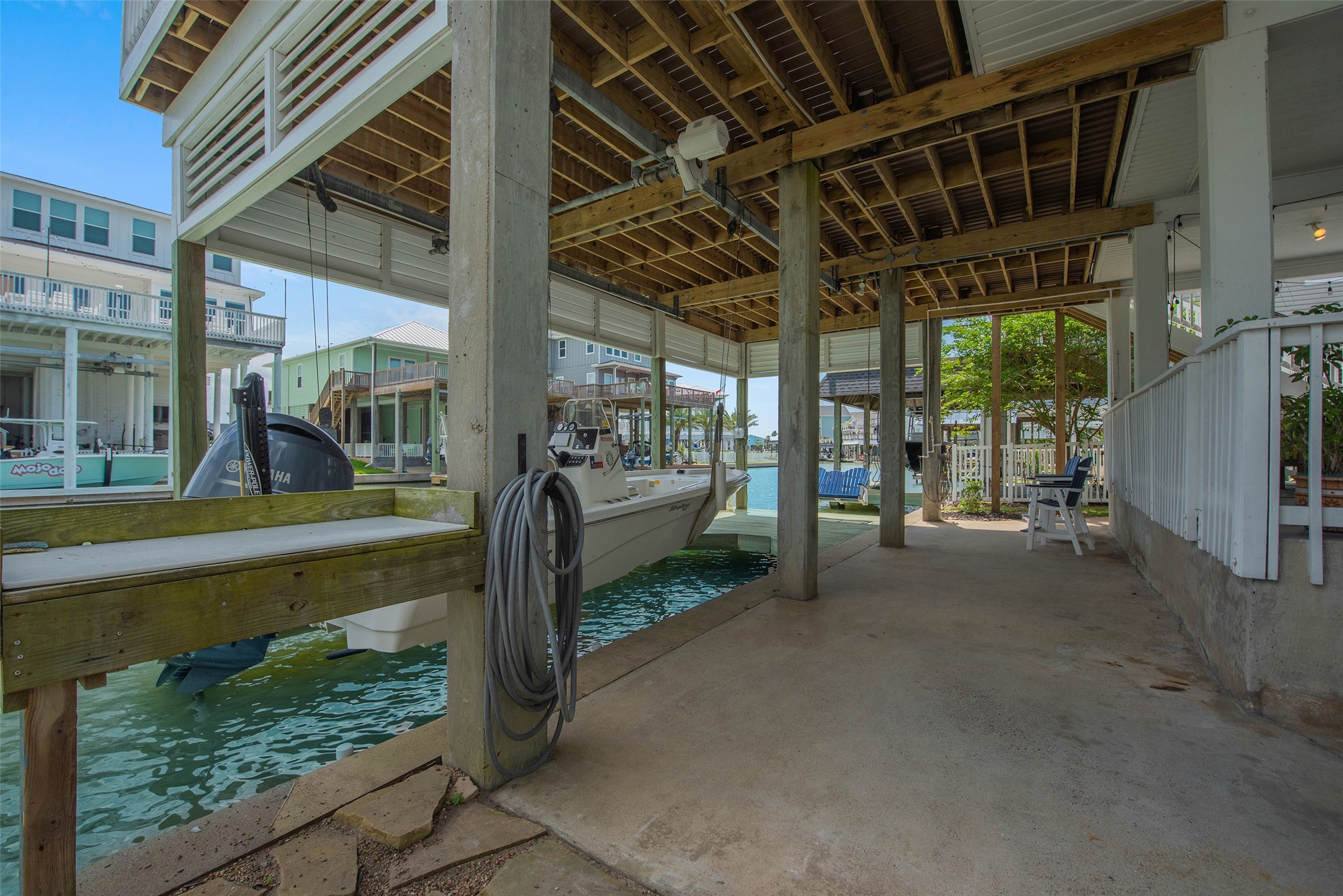 318 Sunset Circle, Tiki Island, TX 77554