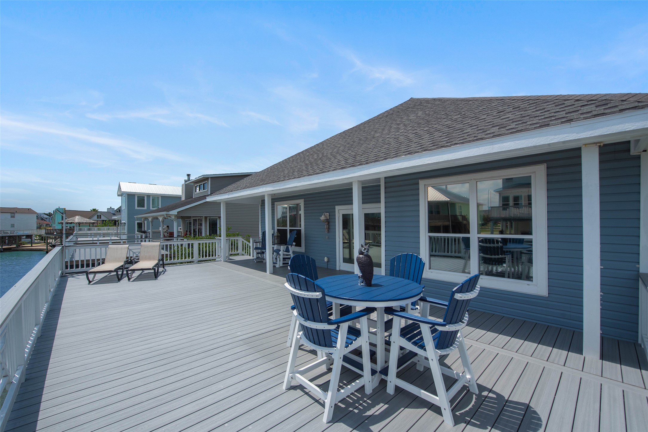 318 Sunset Circle, Tiki Island, TX 77554