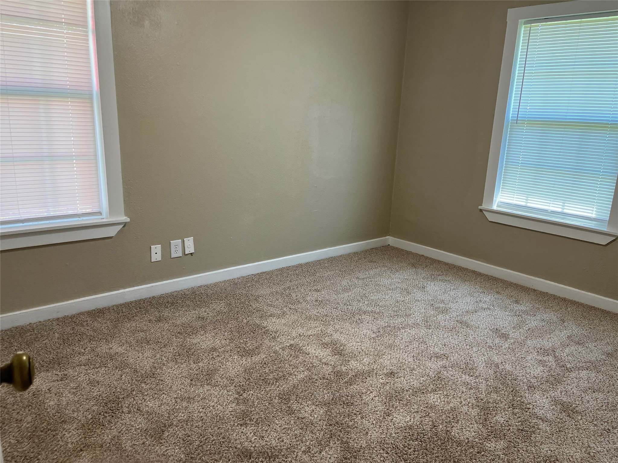 Opposite view of secondary bedroom 2