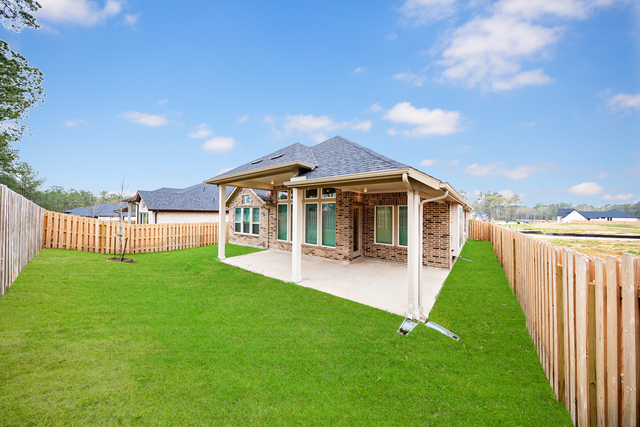 Come explore this generous backyardperfect for kids to play freely and adults to unwind in comfort!