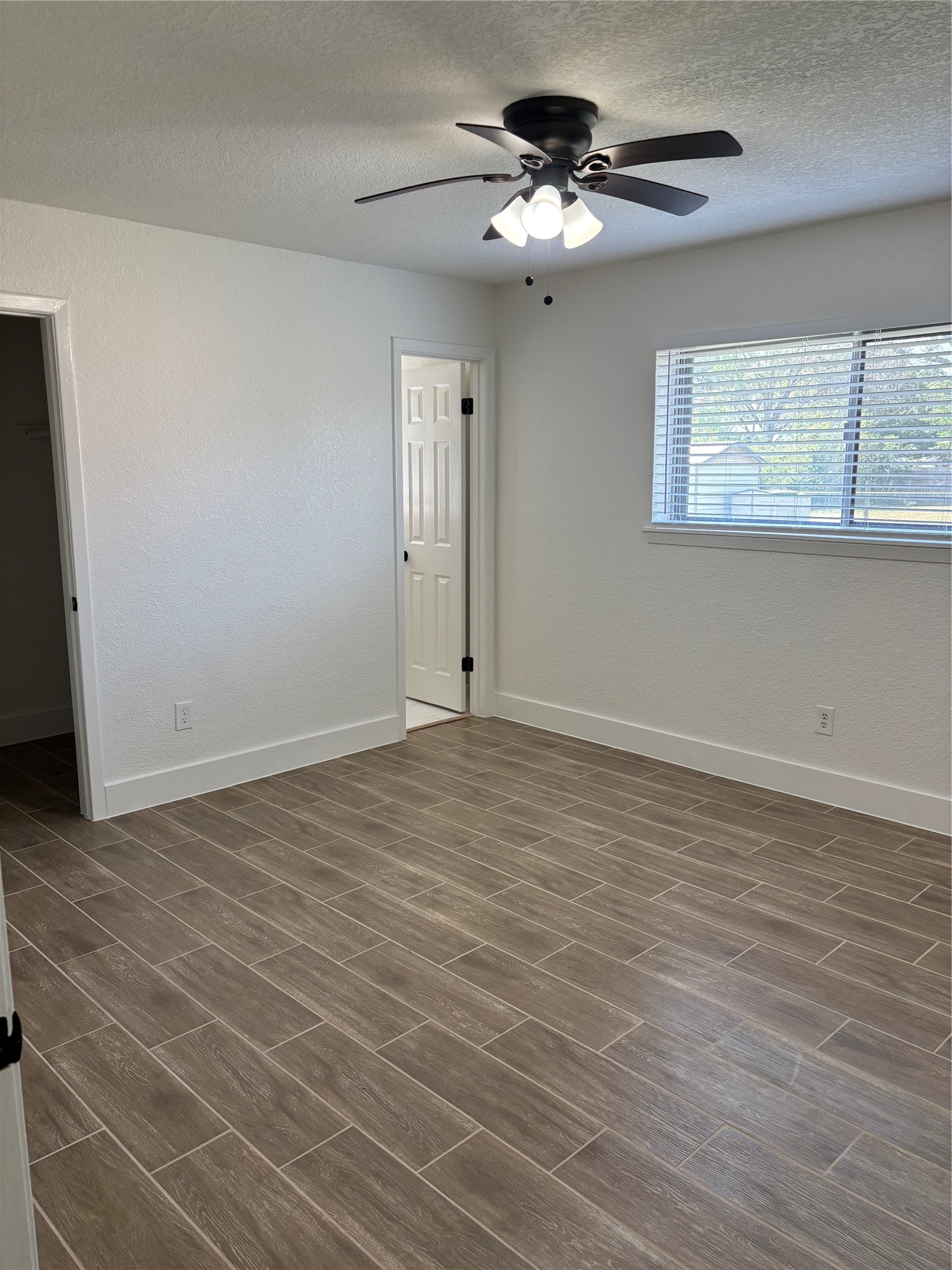608 Circle Way, Alvin, TX 77511
