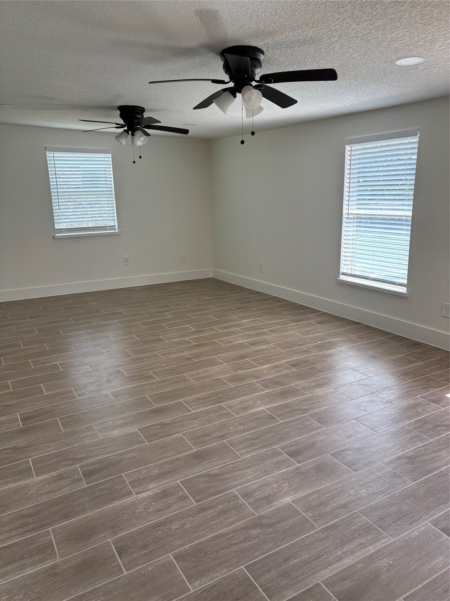 608 Circle Way, Alvin, TX 77511