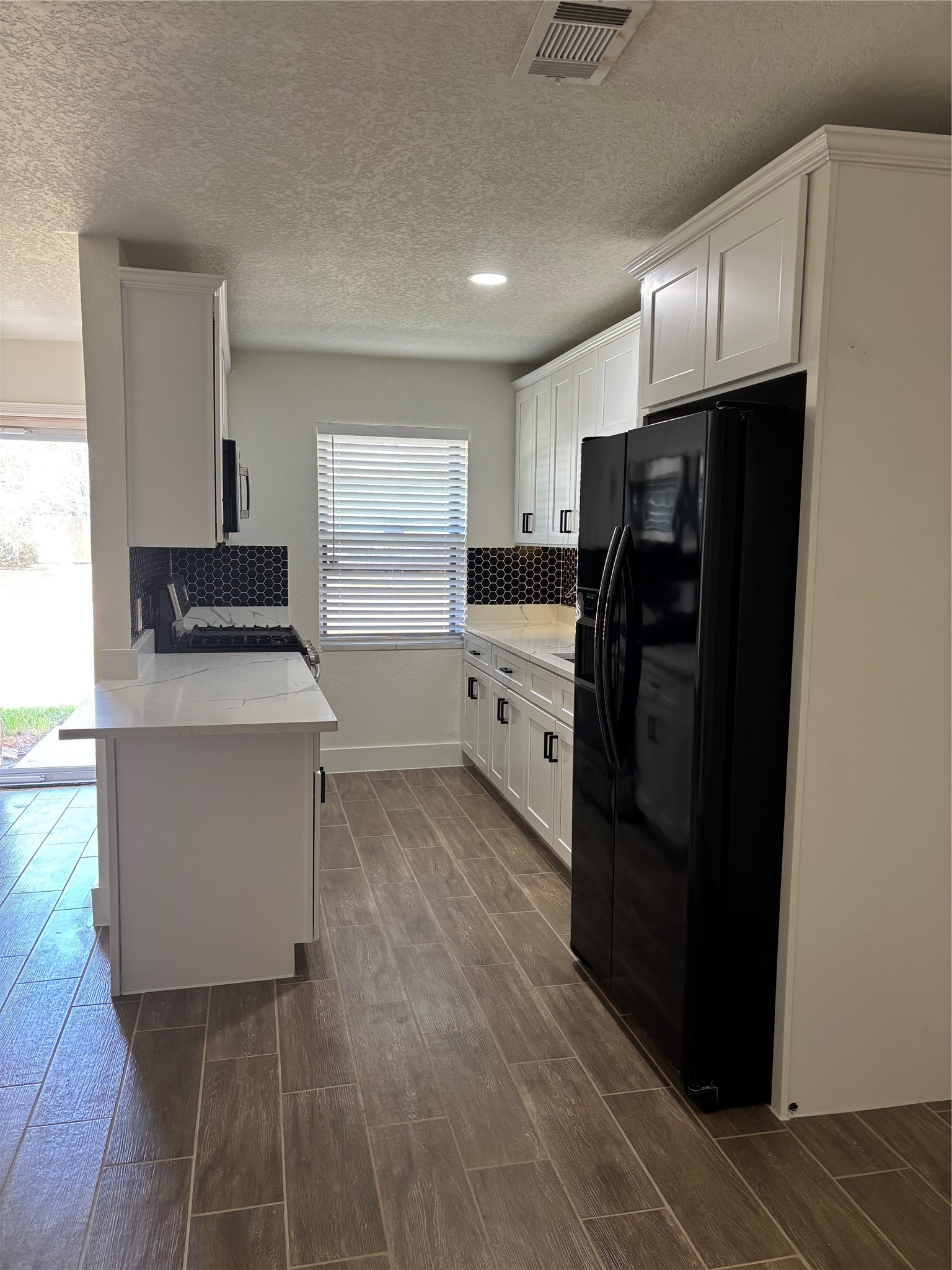 608 Circle Way, Alvin, TX 77511