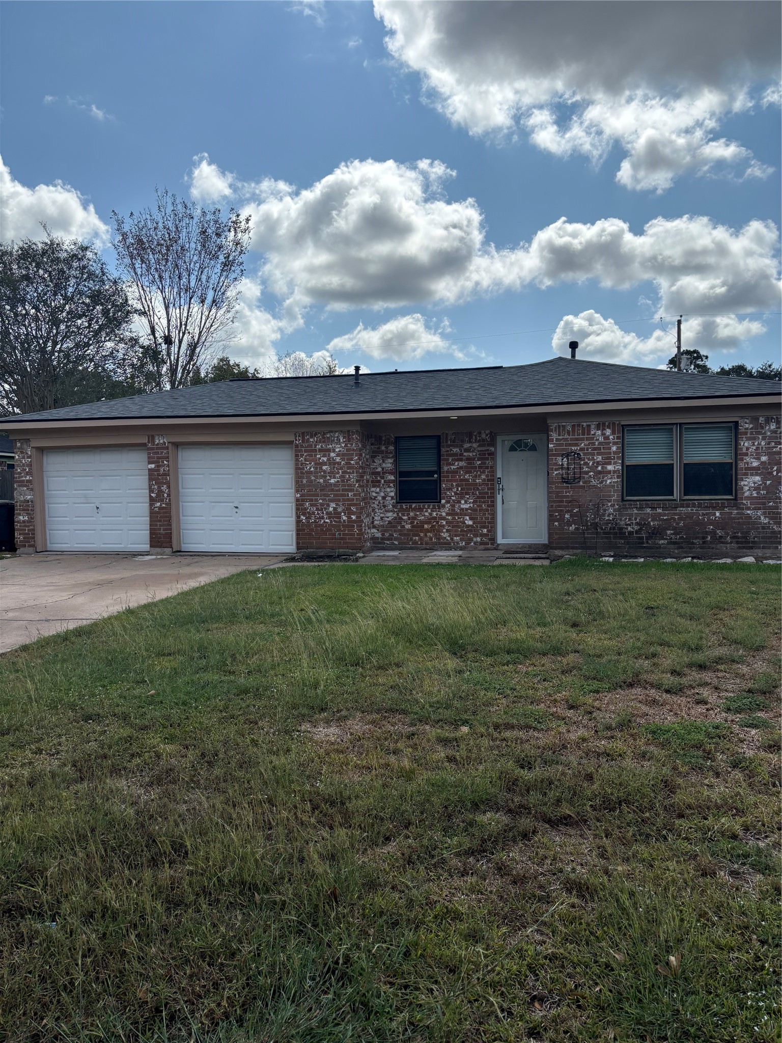 608 Circle Way, Alvin, TX 77511