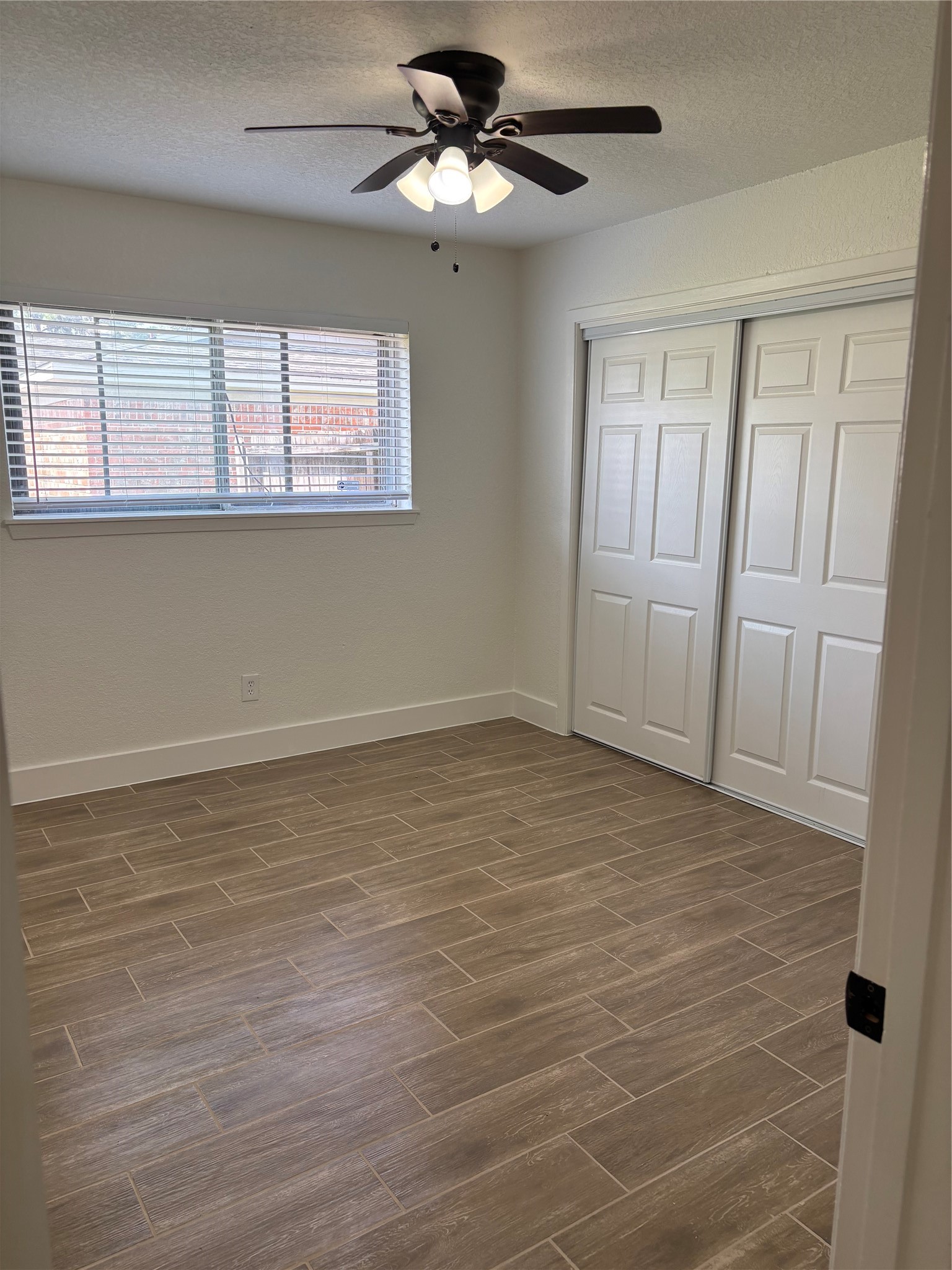 608 Circle Way, Alvin, TX 77511