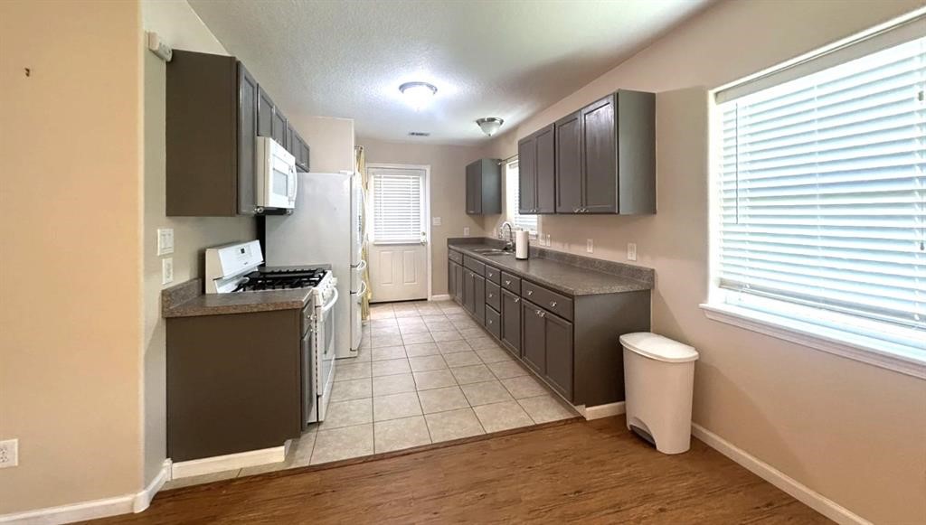 1025 14th Street, San Leon, TX 77539 1025 14th Street, San Leon, TX 77539