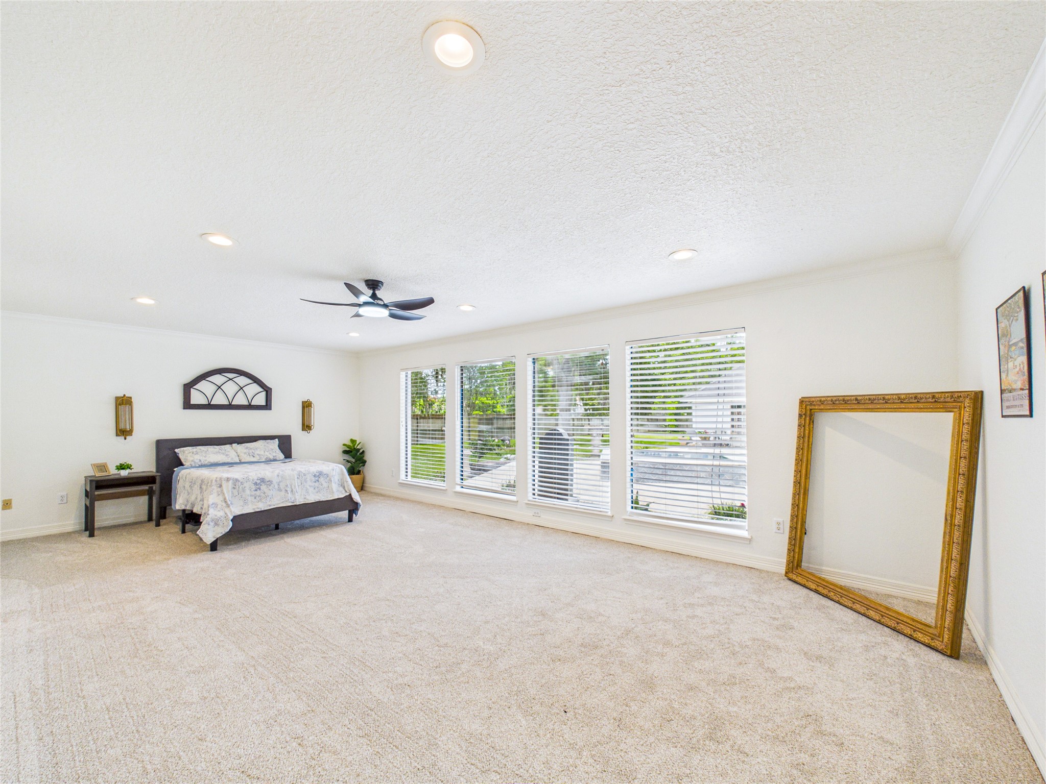 Main bedroom, coming in from door