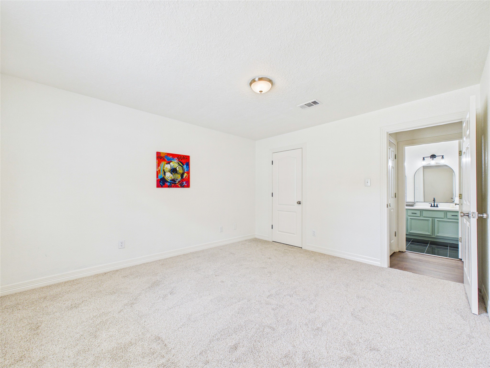 Secondary bedroom
