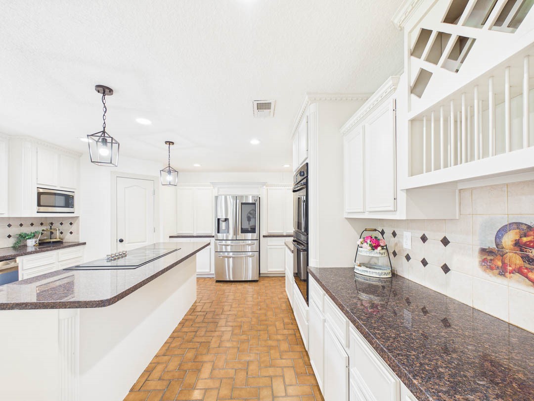 Kitchen with win racks
