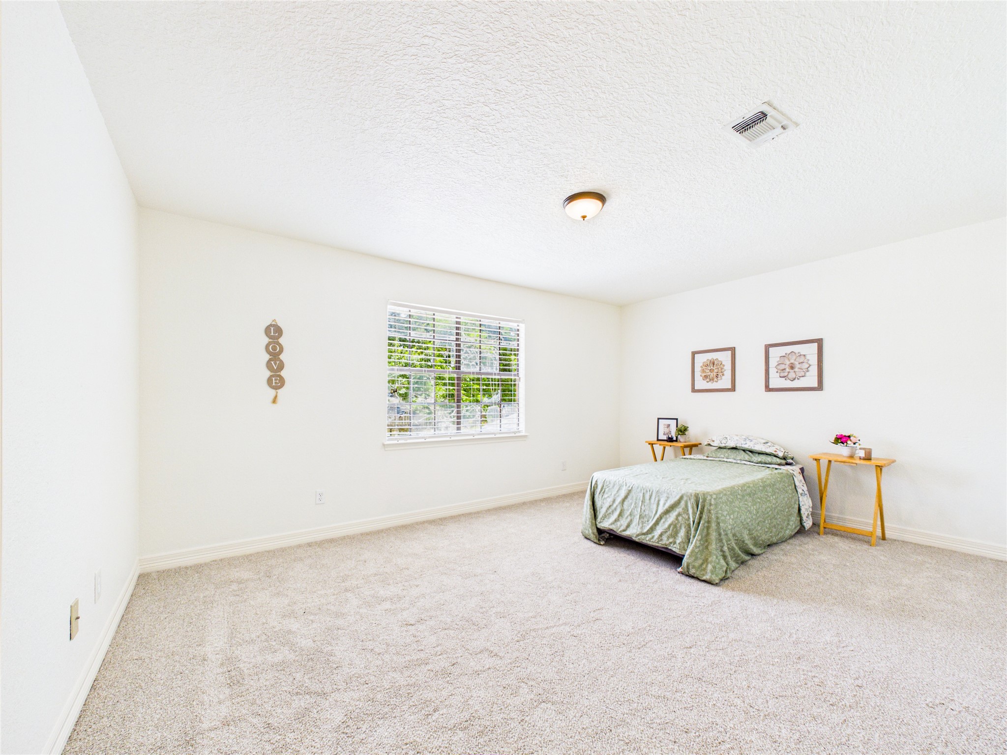 Secondary bedroom
