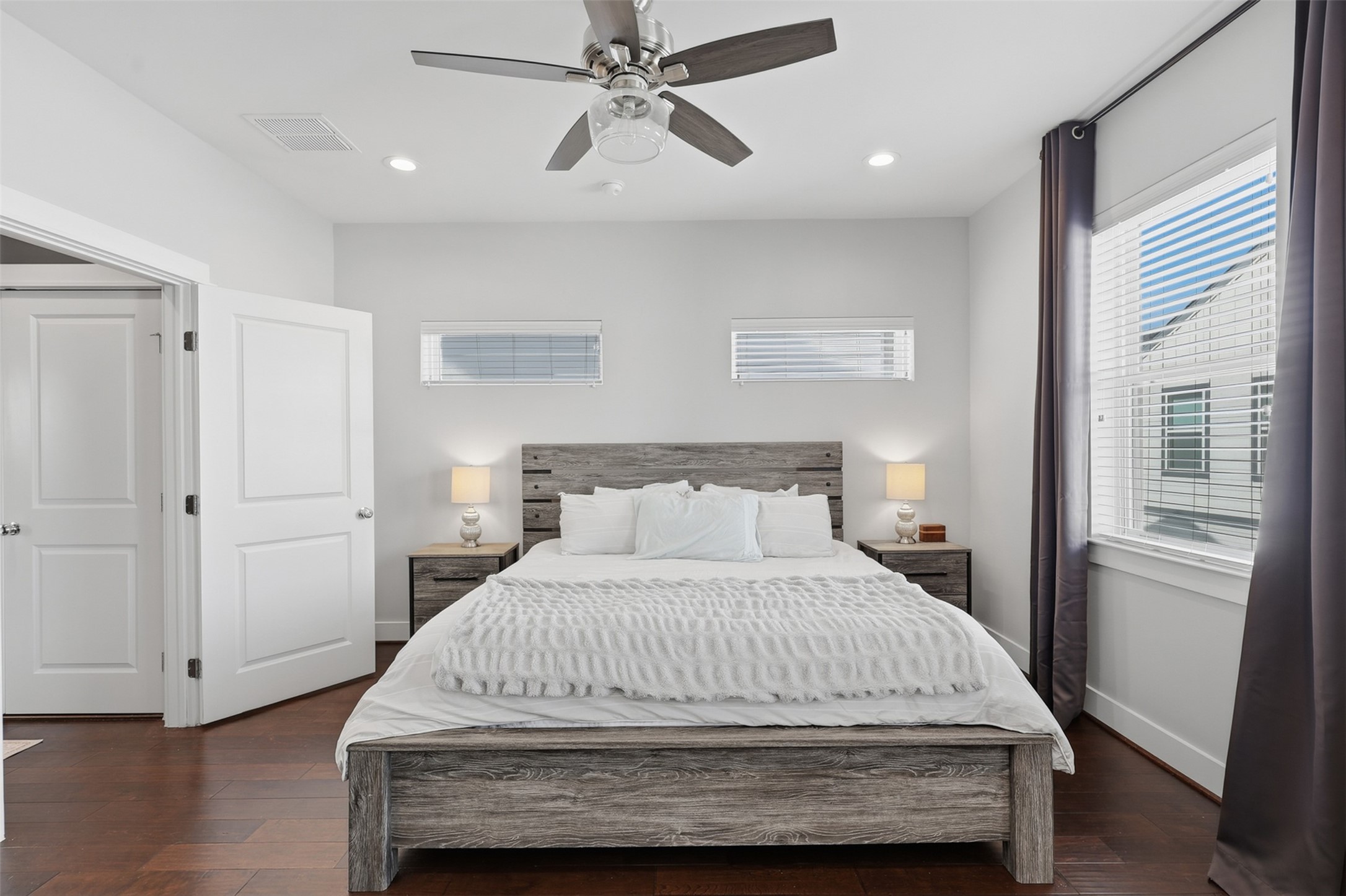 728 W Donovan Street, Houston, TX 77091