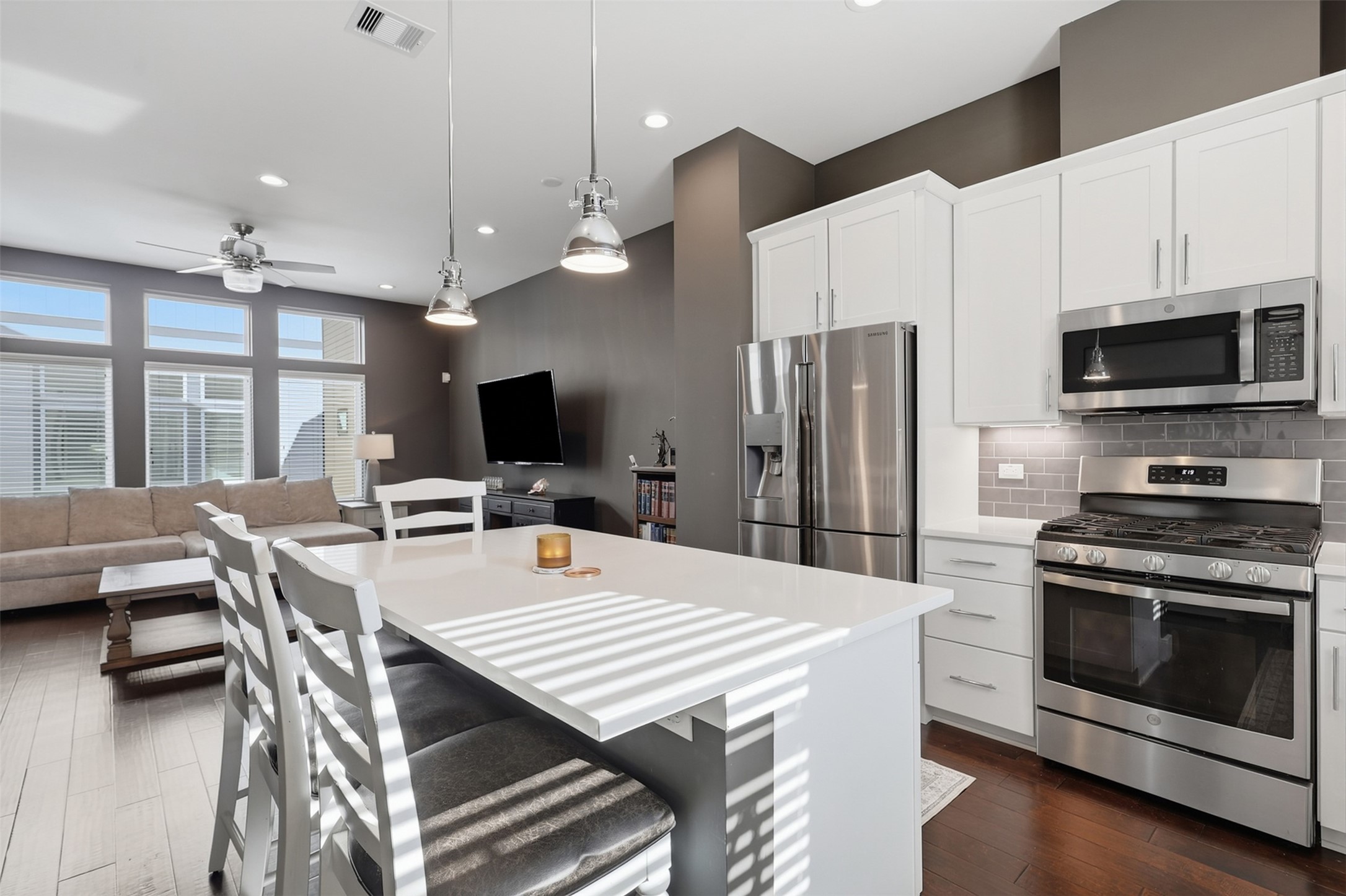 728 W Donovan Street, Houston, TX 77091