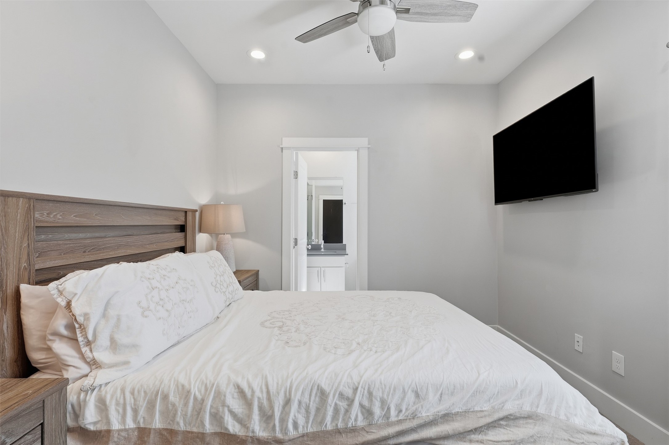 728 W Donovan Street, Houston, TX 77091