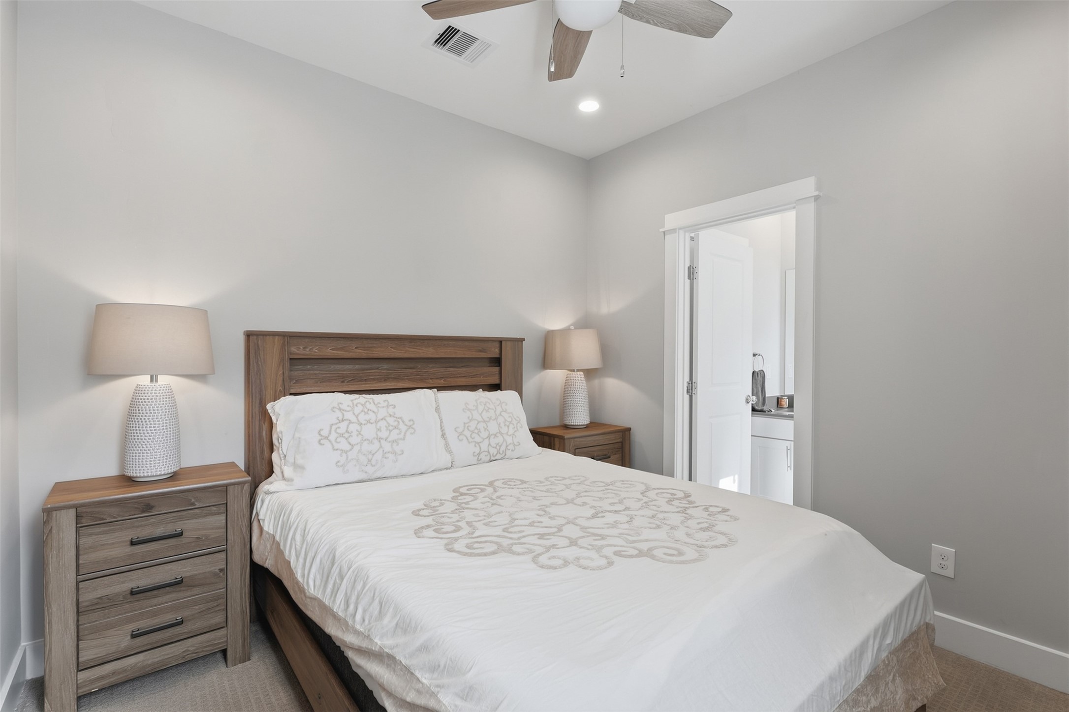 728 W Donovan Street, Houston, TX 77091