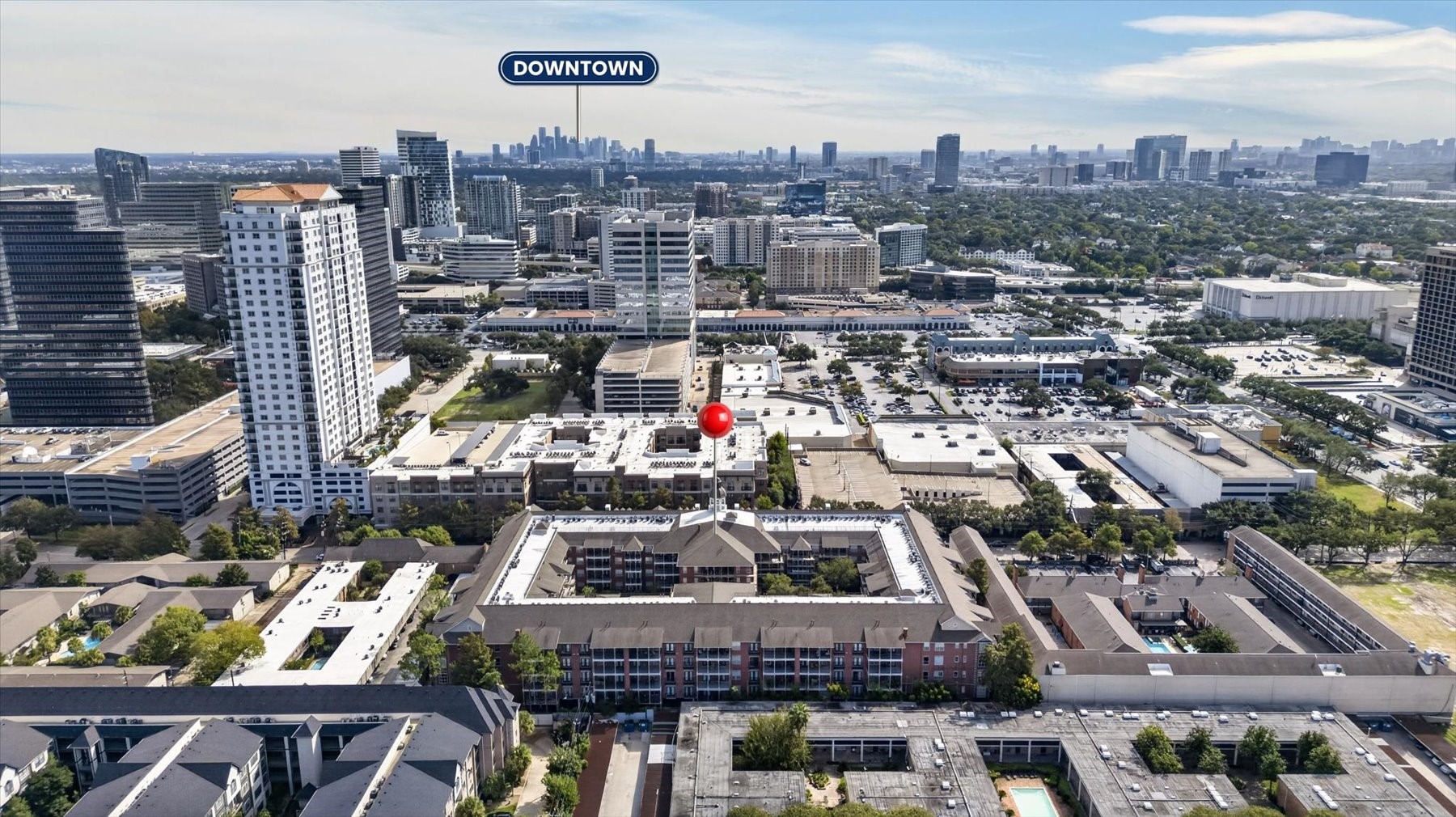 Close to River Oaks District with easy driving access to the Loop.