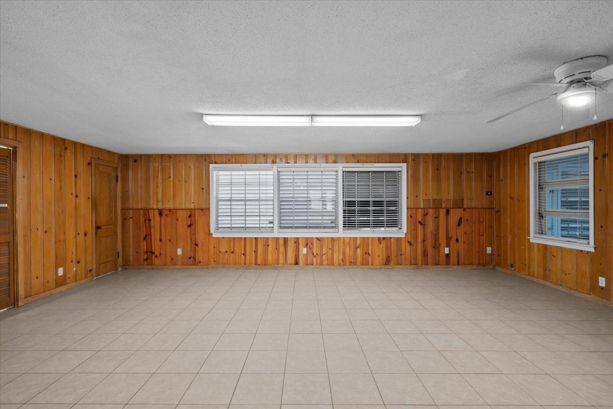 106 Barracuda Avenue, Galveston, TX 77550