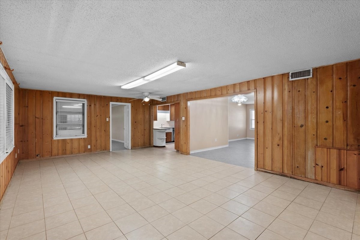 106 Barracuda Avenue, Galveston, TX 77550