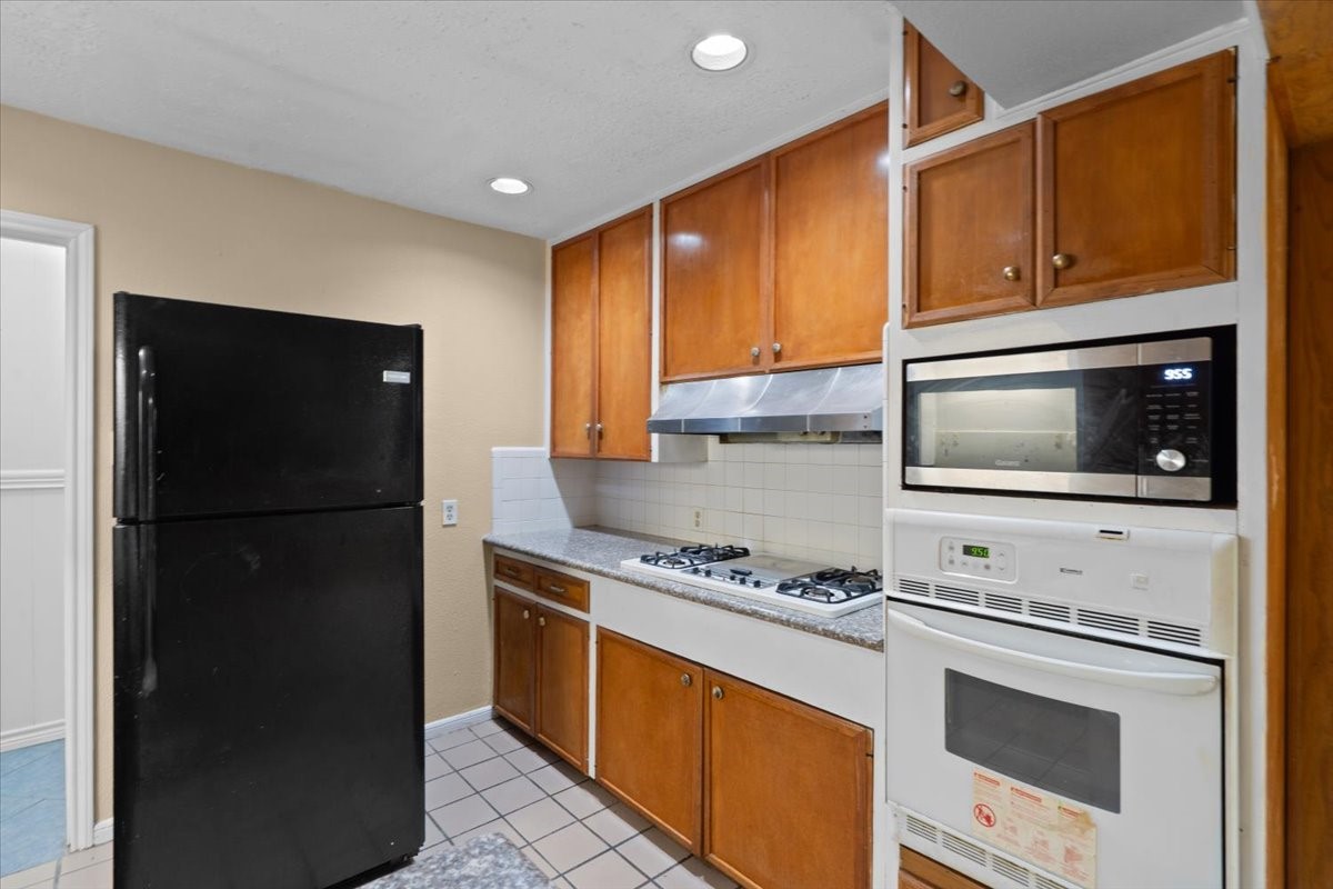 106 Barracuda Avenue, Galveston, TX 77550