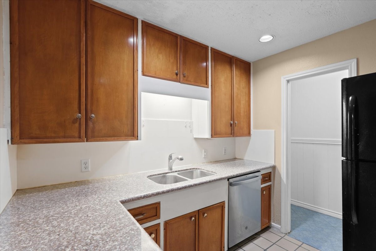 106 Barracuda Avenue, Galveston, TX 77550