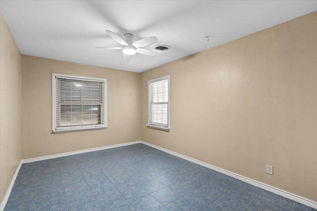 106 Barracuda Avenue, Galveston, TX 77550
