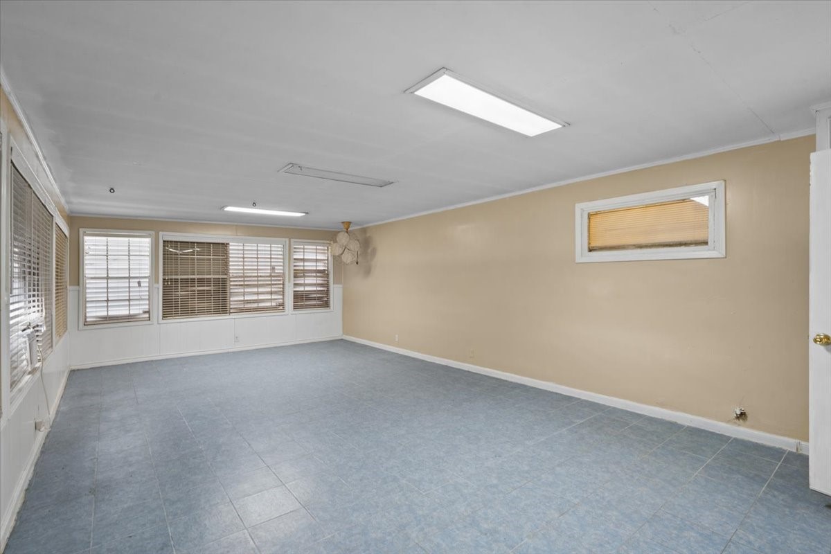 106 Barracuda Avenue, Galveston, TX 77550