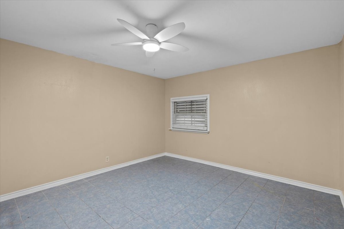 106 Barracuda Avenue, Galveston, TX 77550