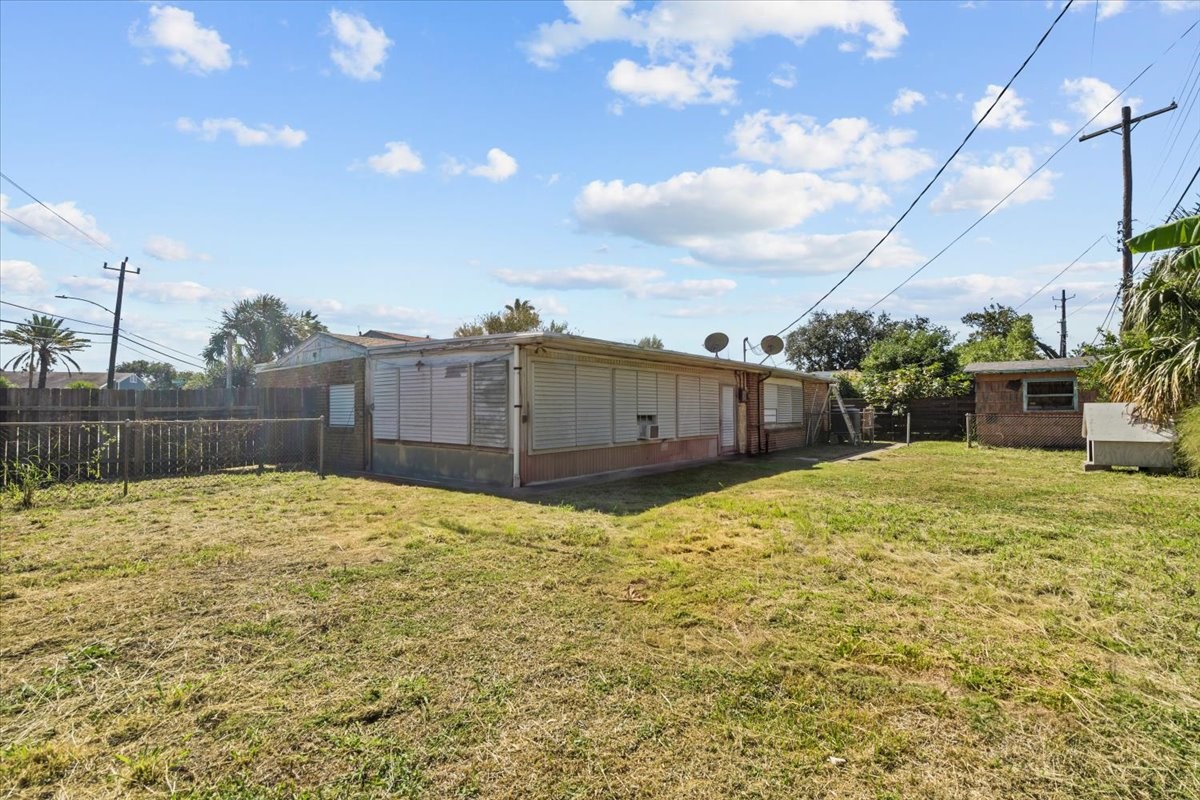 106 Barracuda Avenue, Galveston, TX 77550