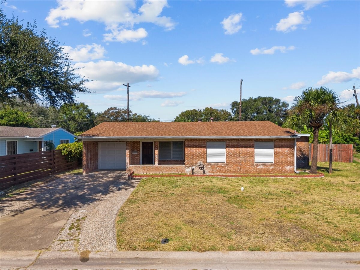 106 Barracuda Avenue, Galveston, TX 77550